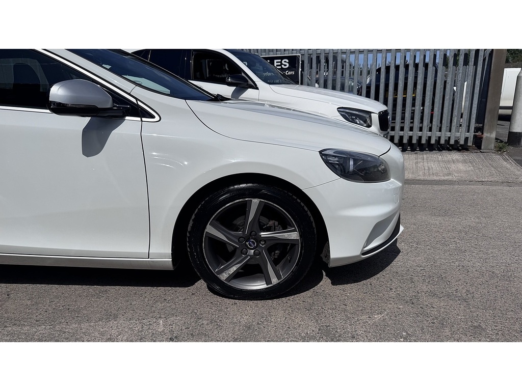 Volvo V40 D2 R-design SB15UPE White #6