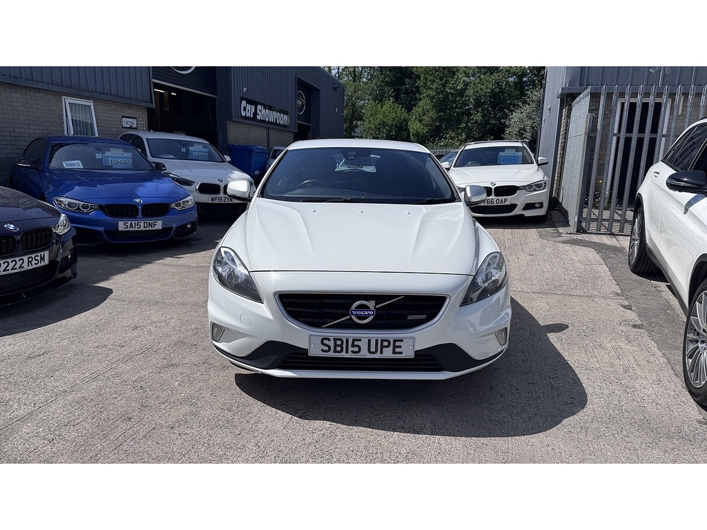 Volvo V40 D2 R-design SB15UPE White #2