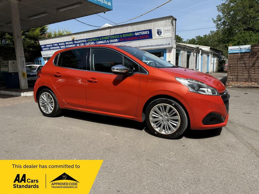 Peugeot 208 1.2 Puretech Allure Euro 6 Orange