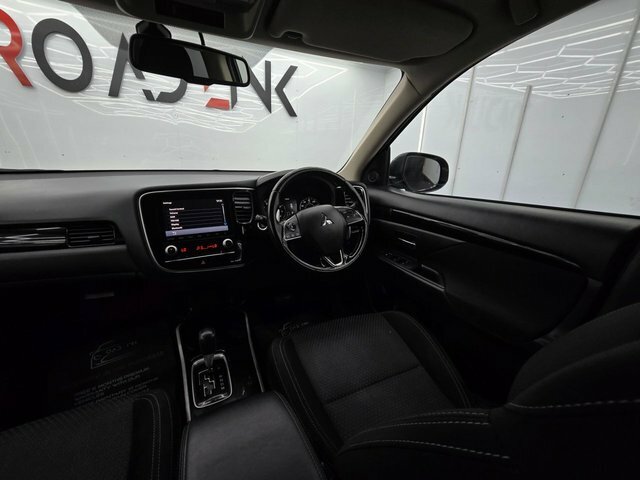 Mitsubishi Outlander 2.0 Mivec Design Suv Cvt 4Wd Euro 6 S WN69LZO Black #4
