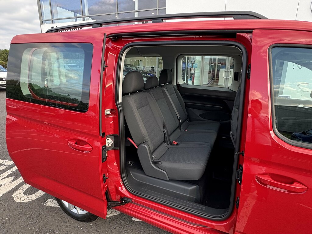 Volkswagen Caddy Maxi Life 2026 Volkswagen Caddy Maxi Life 2.0 Tdi 102Ps 7 Red #5