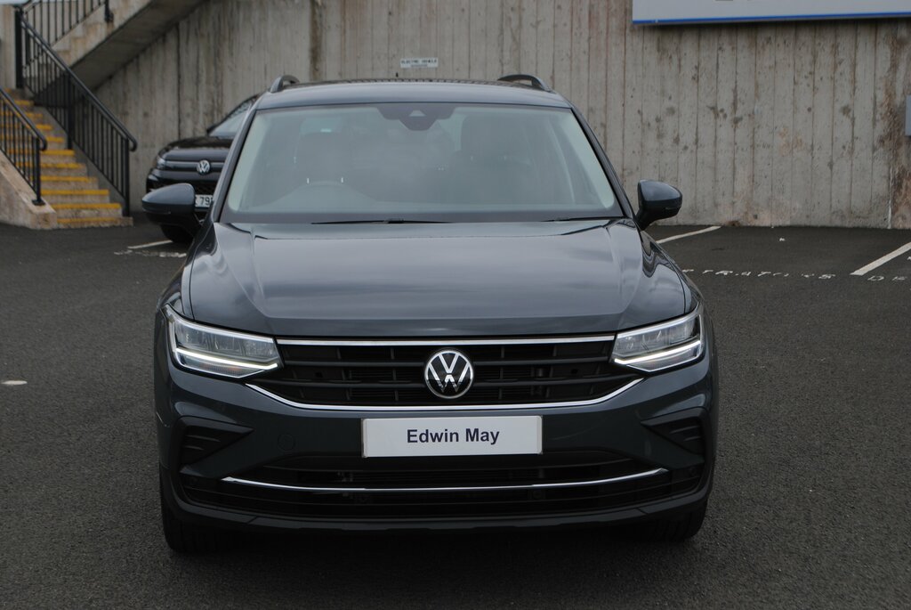 Volkswagen Tiguan 2021 Volkswagen Tiguan 1.5 Life Tsi 150 Dsg WF21JHL Grey #2