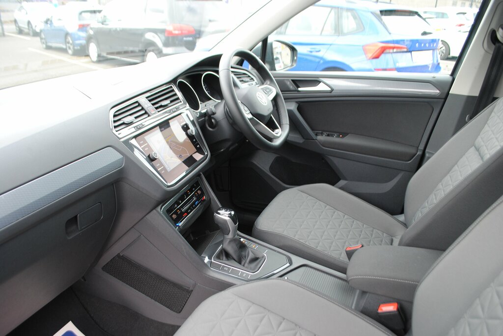 Volkswagen Tiguan 2021 Volkswagen Tiguan 1.5 Life Tsi 150 Dsg WF21JHL Grey #4