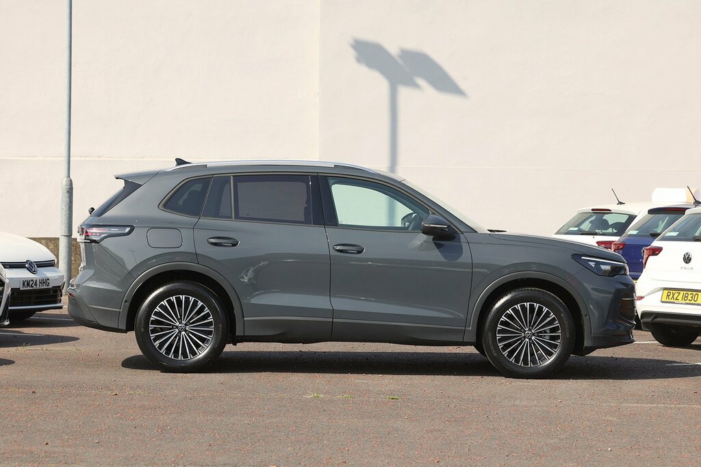 Volkswagen Tiguan 2025 Volkswagen Tiguan 1.5 Match Etsi Dsg Grey #2