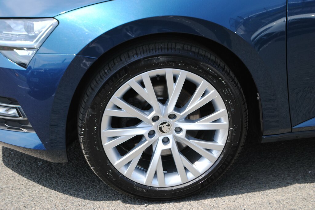 Skoda Superb 2023 Skoda Superb 2.0 Se L Tdi Estate Blue #3