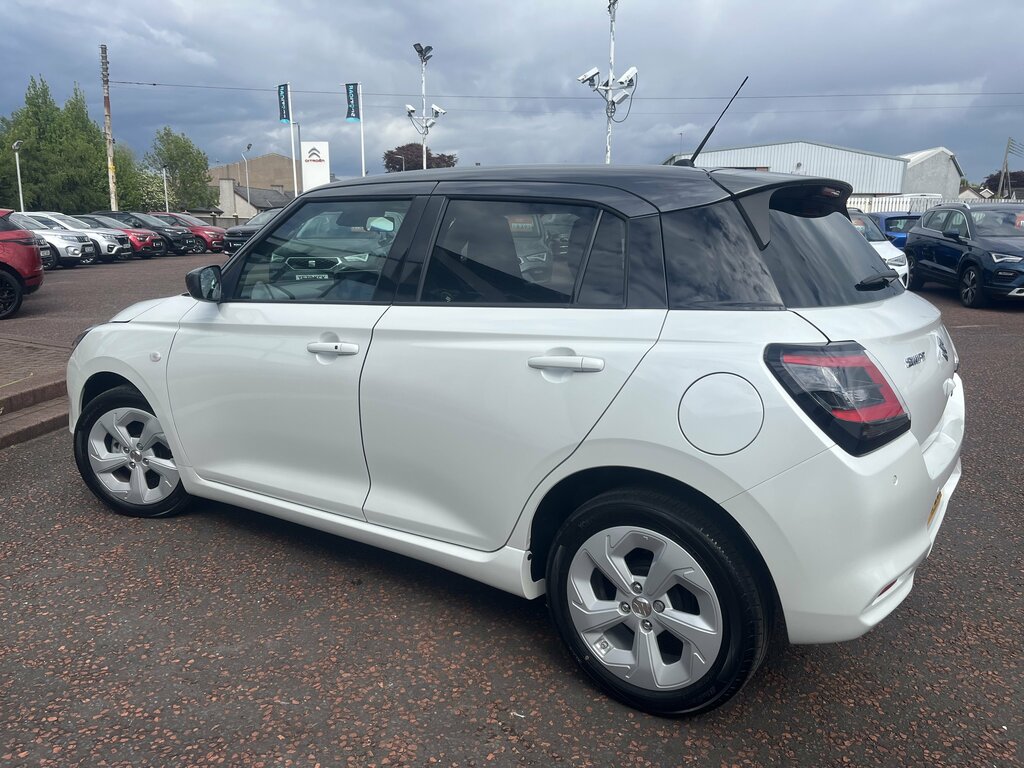 Suzuki Swift 2025 Suzuki Swift 1.2 Motion White #2