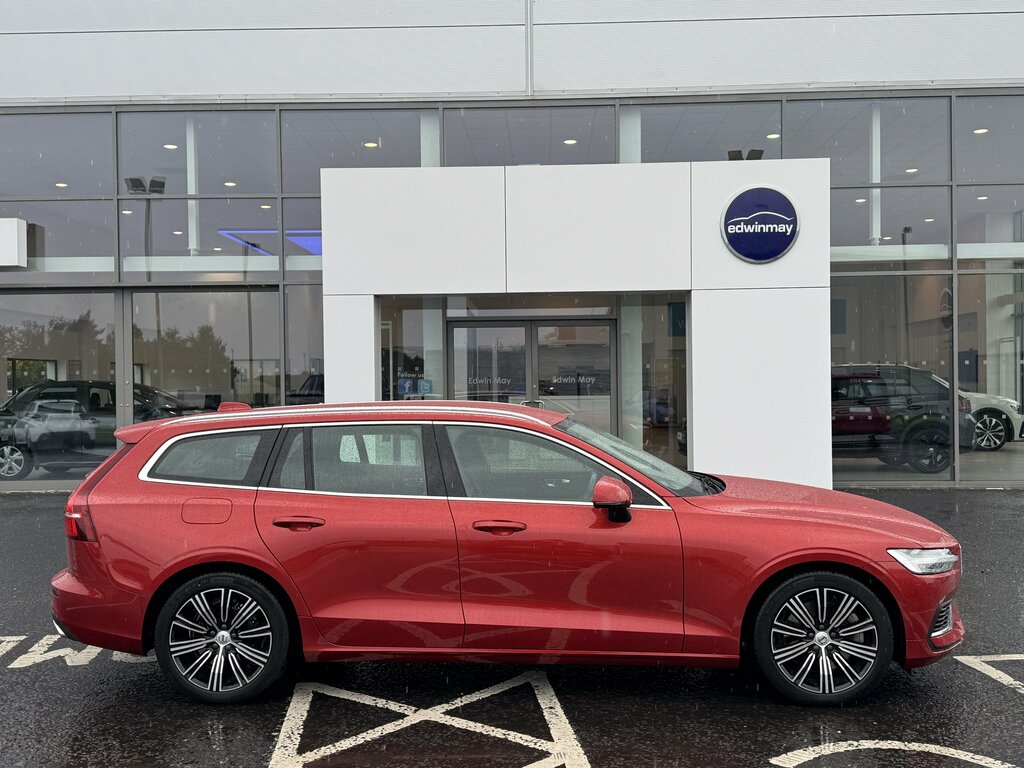Volvo V60 2021 Volvo V60 Inscription Recharge T6 Awd Red #2