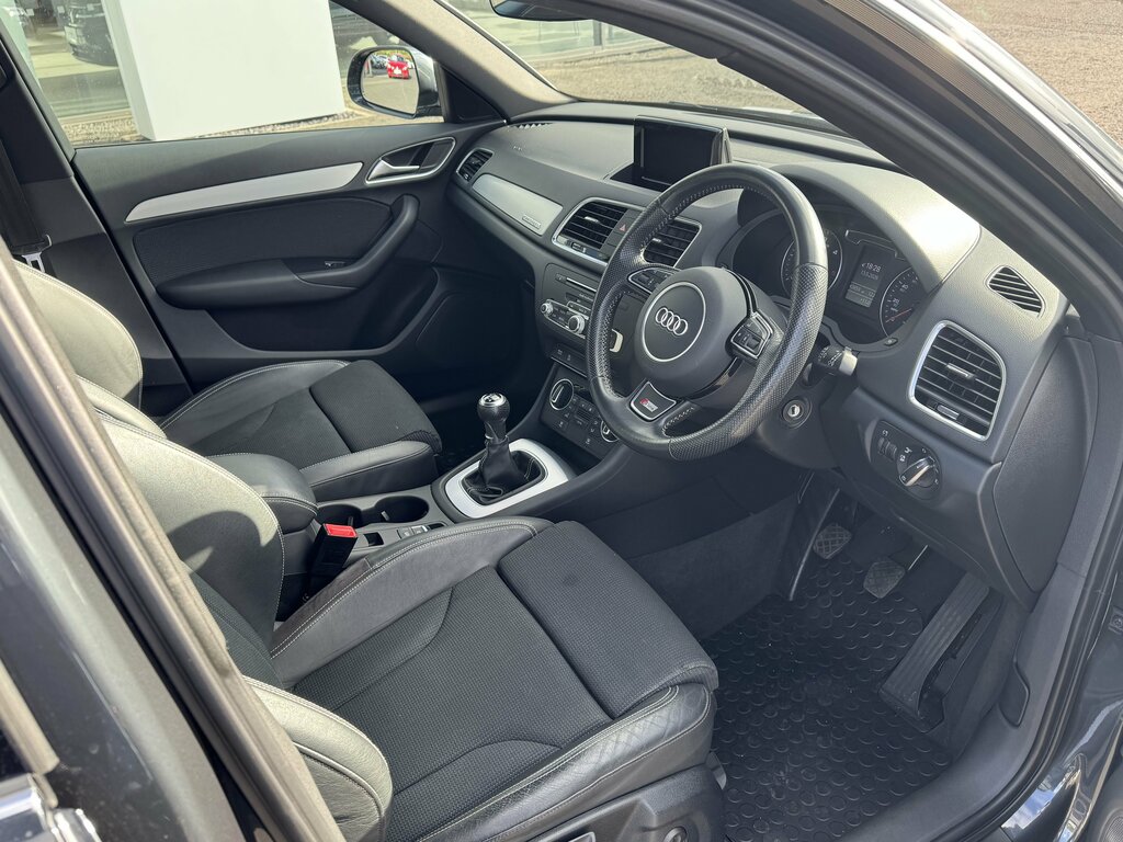 Audi Q3 2018 Audi Q3 S-line Edition 2.0 Tdi 150Ps Quattr WHZ5342 Grey #3