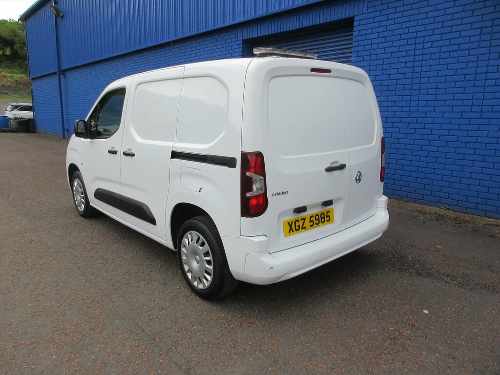 Vauxhall Combo Ex.vat 2022 Vauxhall Combo 1.5 L1h1 2000 Sportive XGZ5985 White #4