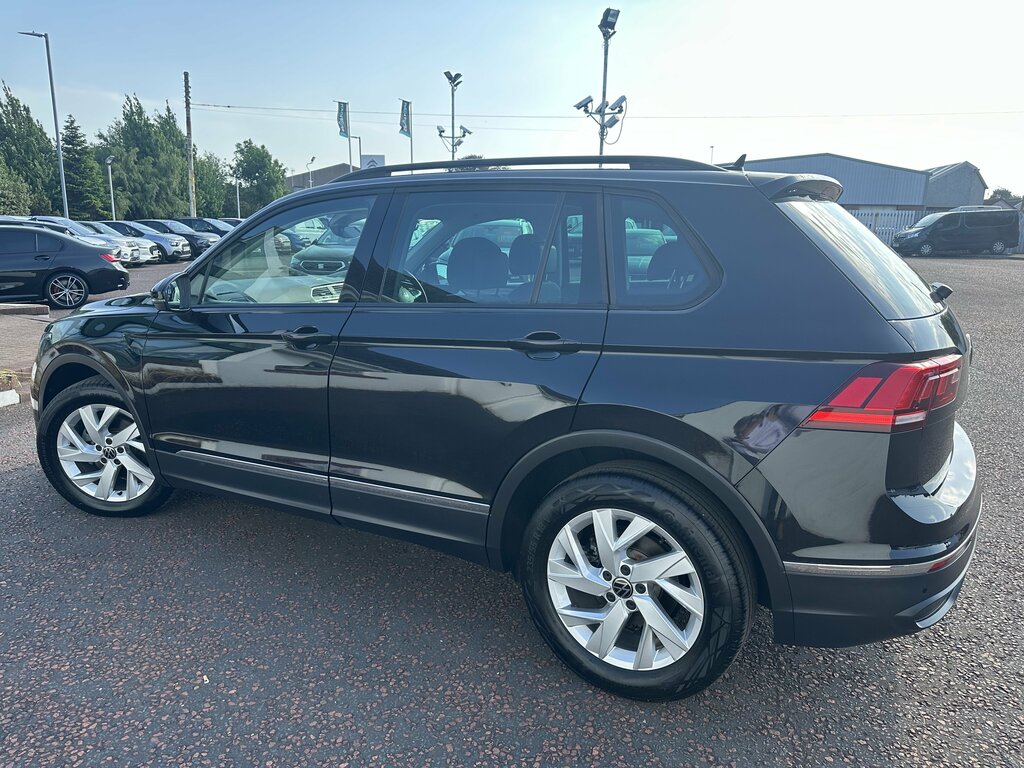 Volkswagen Tiguan 2023 Volkswagen Tiguan 2.0 Life Tdi Dsg Black #2