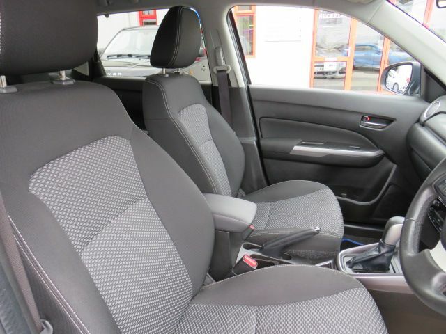 Suzuki Vitara Hatchback Red #16