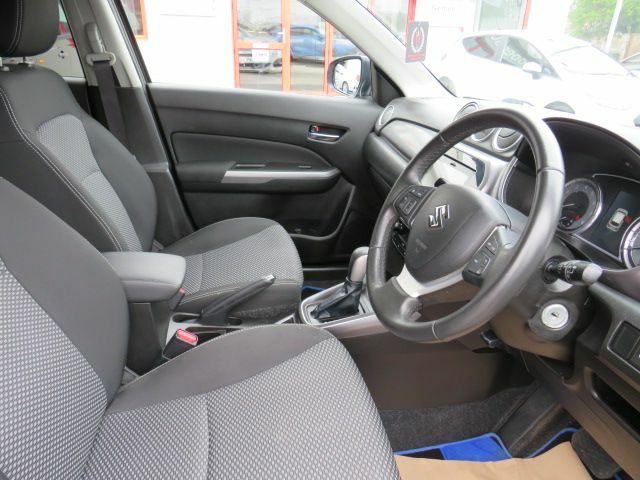 Suzuki Vitara Hatchback Red #15