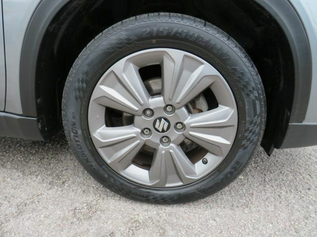 Suzuki Vitara Hatchback Red #8