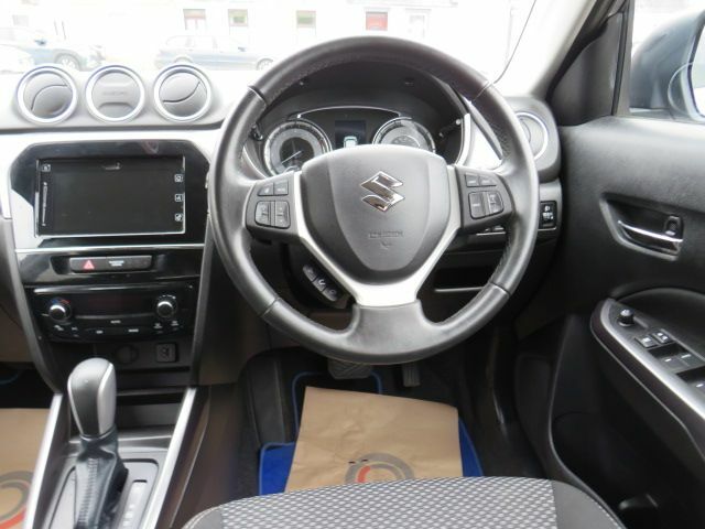 Suzuki Vitara Hatchback Red #12