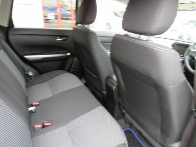 Suzuki Vitara Hatchback Red #10