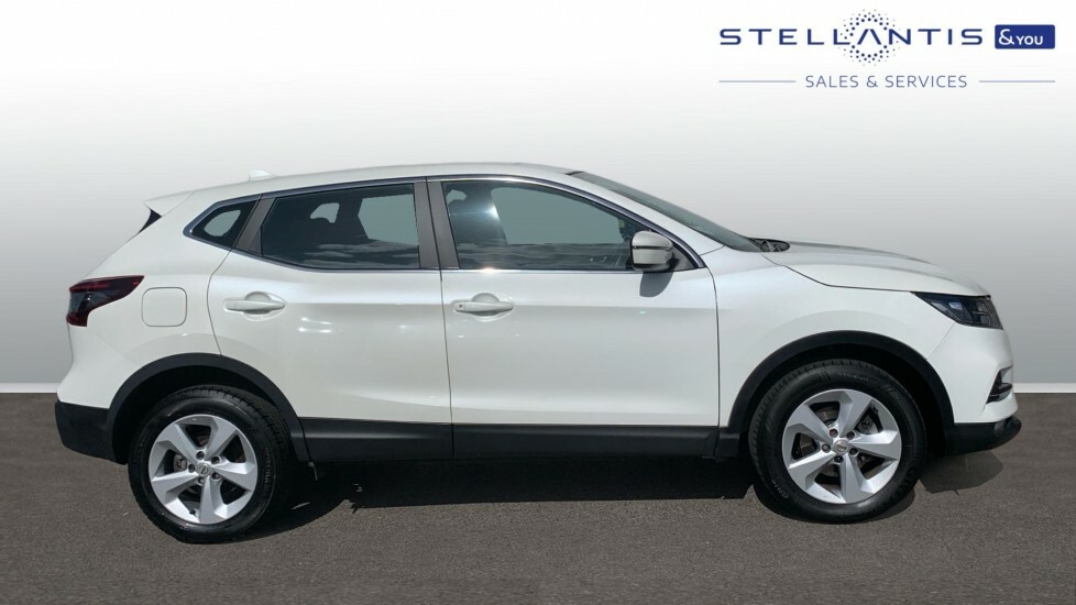 Nissan Qashqai 1.3 Dig-t Acenta Premium Suv Dct E DG21RCU White #2