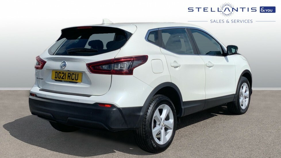 Nissan Qashqai 1.3 Dig-t Acenta Premium Suv Dct E DG21RCU White #3