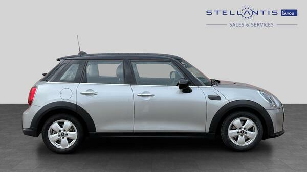 Mini Hatch 1.5 Cooper Classic Hatchback Steptronic MW23DAO #2