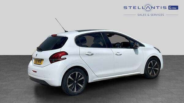 Peugeot 208 1.2 Puretech Allure Premium Hatchback M FG18MVR  #3