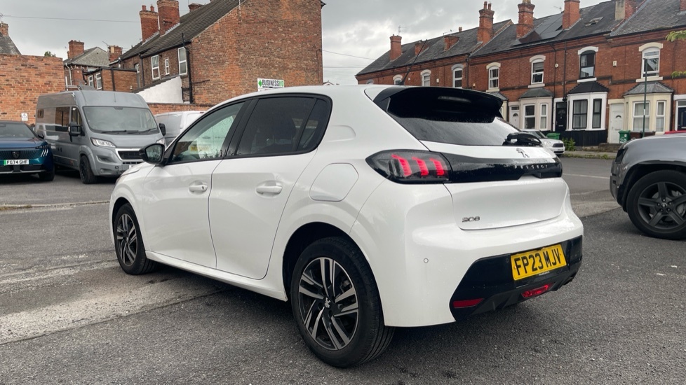 Peugeot 208 1.2 Puretech Allure Premium Hatchback  #5