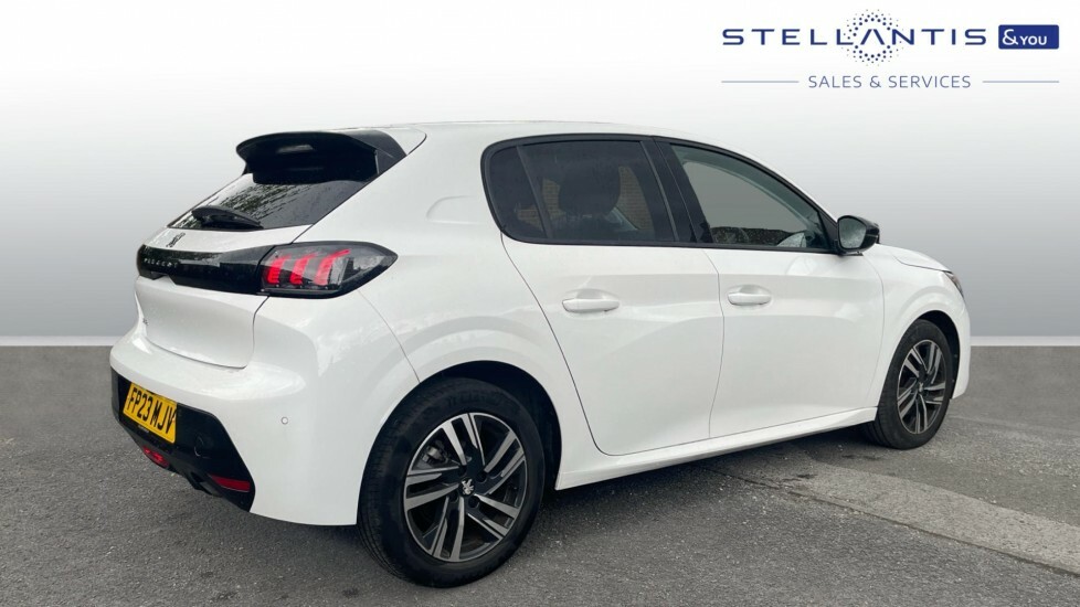 Peugeot 208 1.2 Puretech Allure Premium Hatchback  #3
