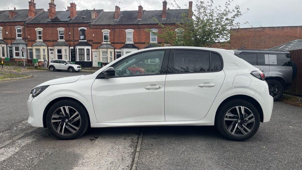 Peugeot 208 1.2 Puretech Allure Premium Hatchback  #6