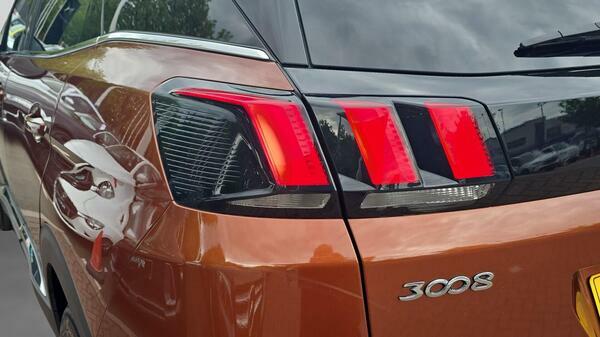Peugeot 3008 1.2 Puretech Gt Line Premium Suv MJ69AWZ Brown #5