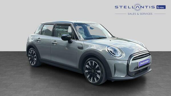 Mini Hatch 1.5 Cooper Exclusive Hatchback Steptron 