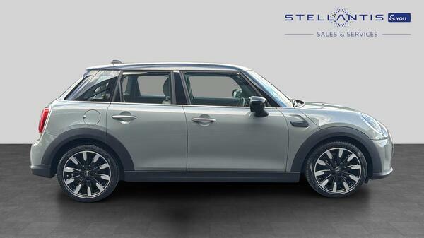 Mini Hatch 1.5 Cooper Exclusive Hatchback Steptron WN22PRV #2