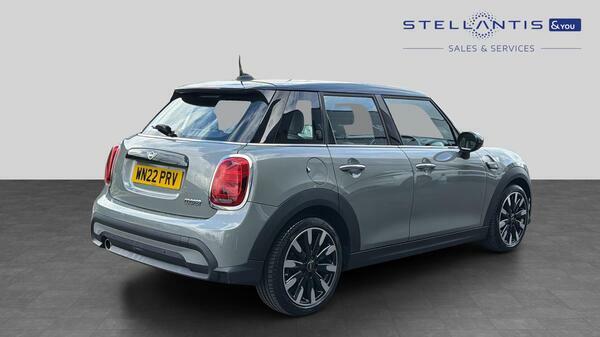 Mini Hatch 1.5 Cooper Exclusive Hatchback Steptron WN22PRV #3