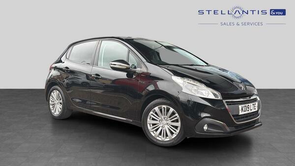 Peugeot 208 1.2 Puretech Signature Hatchback 