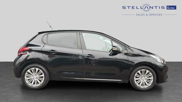 Peugeot 208 1.2 Puretech Signature Hatchback KO19LTE  #2