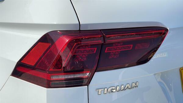 Volkswagen Tiguan 2.0 Tdi R-line Tech Suv Euro 6 YK69RZY White #5