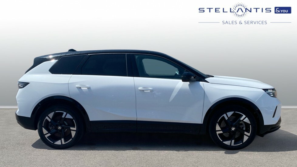 Vauxhall Grandland 73Kwh Ultimate Suv 213 Ps DN25FAM  #2