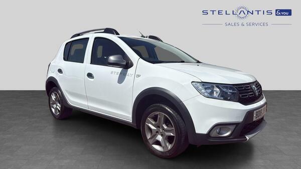 Dacia Sandero Stepway 0.9 Tce Essential Hatchback Euro