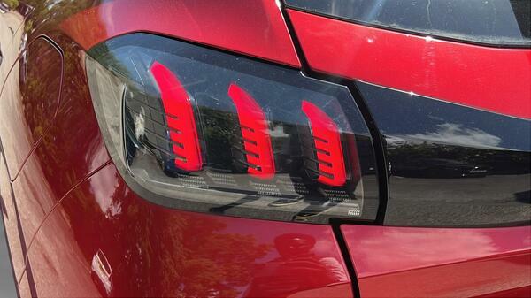 Peugeot 208 1.2 Puretech Allure Premium Hatchback M MD21KSU Red #5