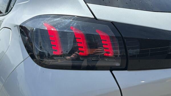 Peugeot 208 1.2 Puretech Allure Premium Hatchback MW72EZO  #5