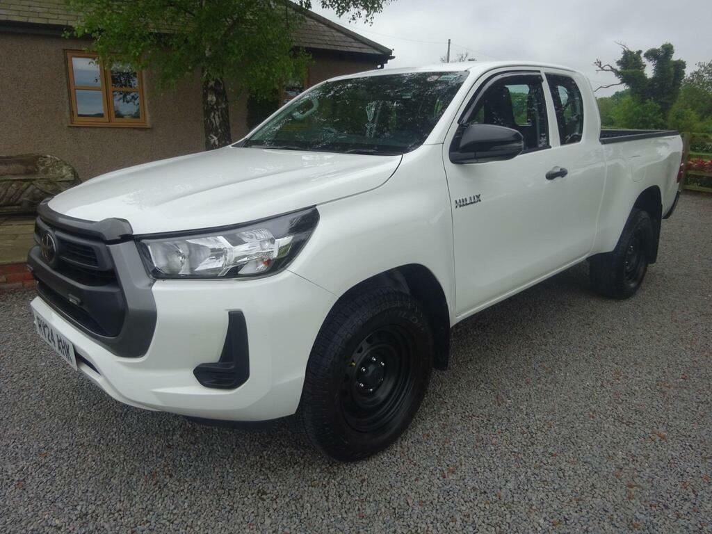 Toyota HILUX 2.4 D-4d Active Extra Pickup Extended Cab White