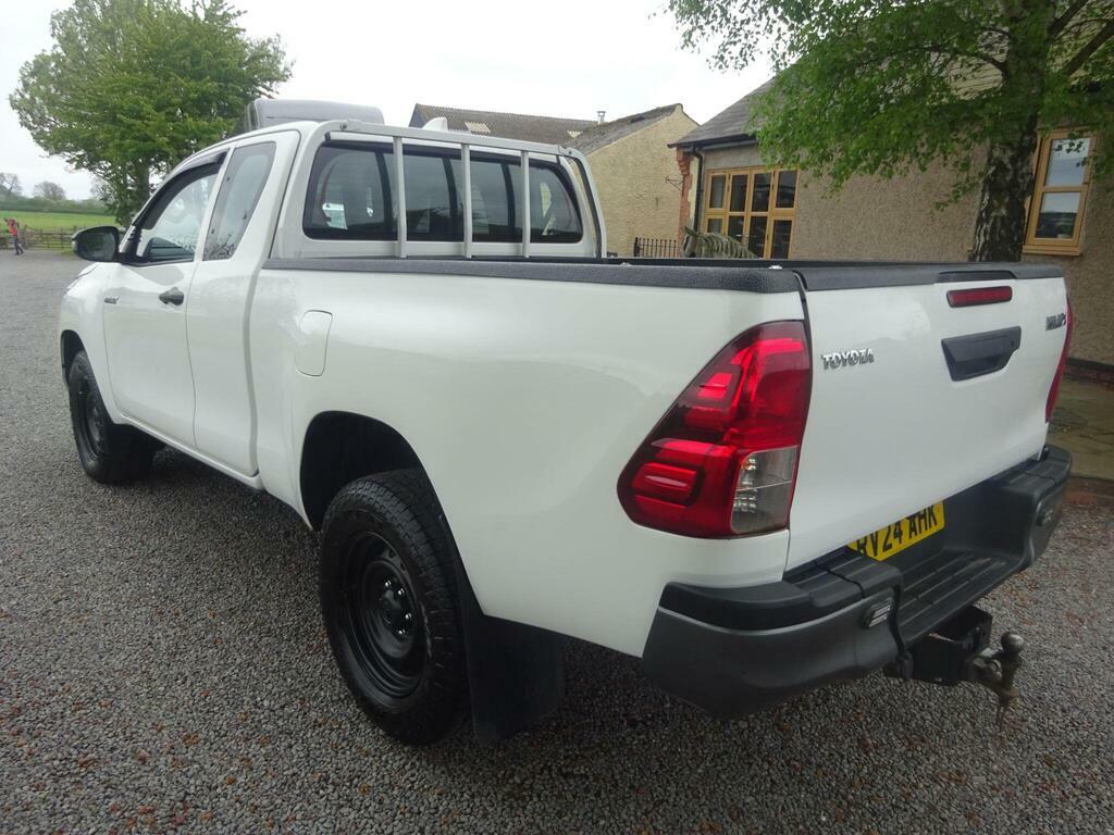 Toyota HILUX 2.4 D-4d Active Extra Pickup Extended Cab RF73FKM White #6