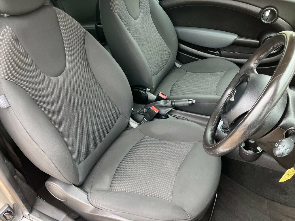 Mini Clubman 1.6 Cooper D White #10