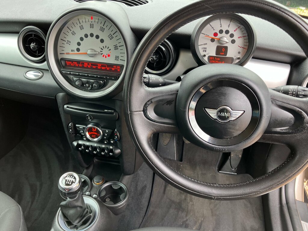 Mini Clubman 1.6 Cooper D White #11