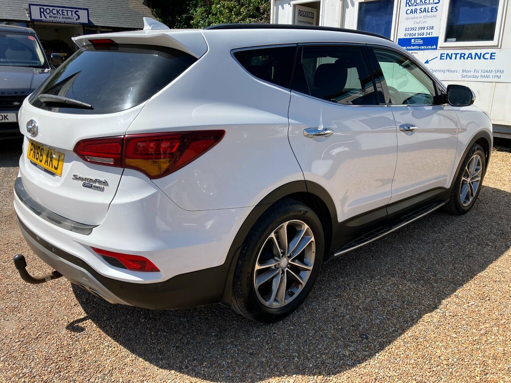 Hyundai Santa Fe 2.2 Crdi Premium Se. Family 7 Seat. Massive Spec PN66AKJ White #3