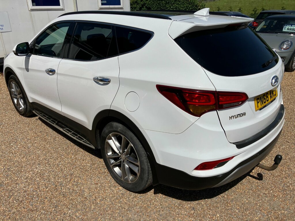 Hyundai Santa Fe 2.2 Crdi Premium Se. Family 7 Seat. Massive Spec PN66AKJ White #4