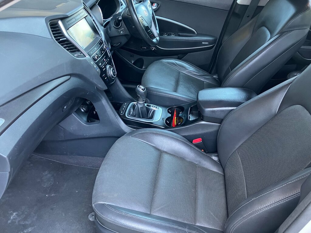 Hyundai Santa Fe 2.2 Crdi Premium Se. Family 7 Seat. Massive Spec PN66AKJ White #5
