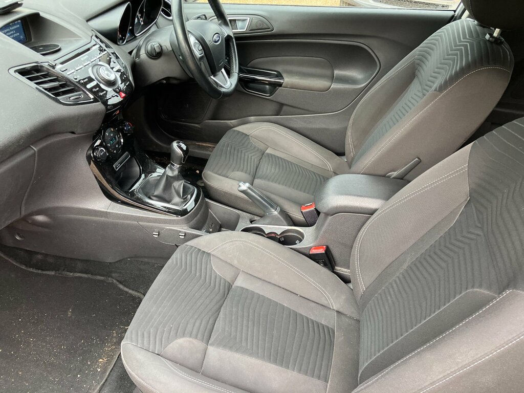 Ford Fiesta 1.0 Titanium. Low Road Tax. Recent Cambelt. Good V VK15OPP Silver #5