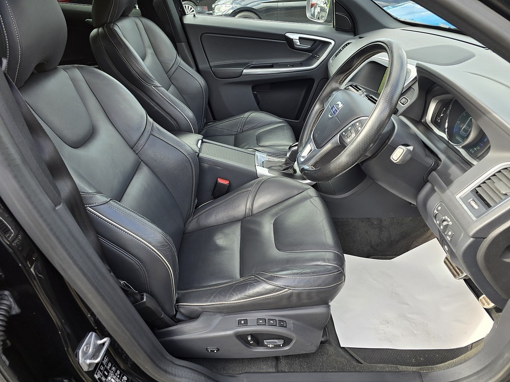 Volvo XC60 D5 R-design Lux Nav KS65KCG Black #3