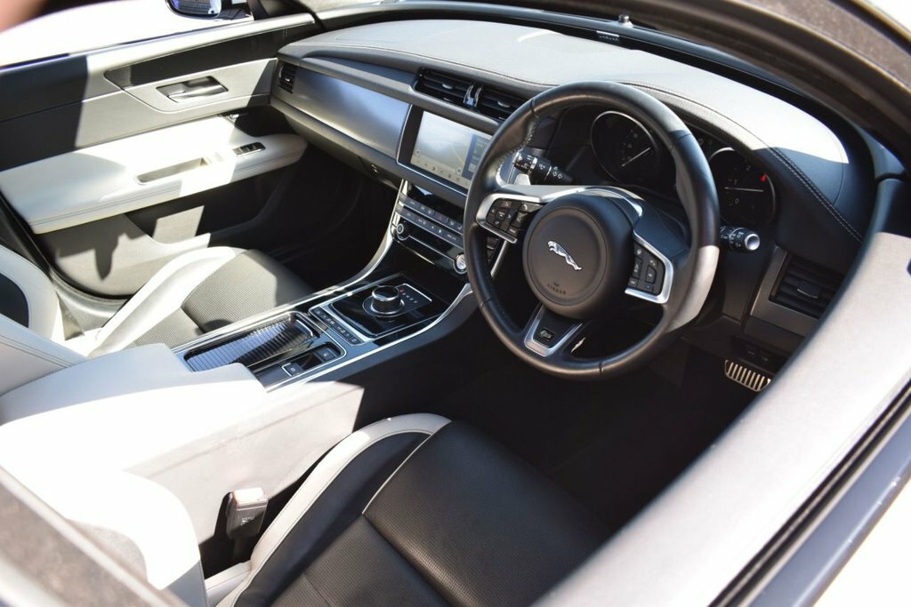 Jaguar XF 3L S J16PKP White #3