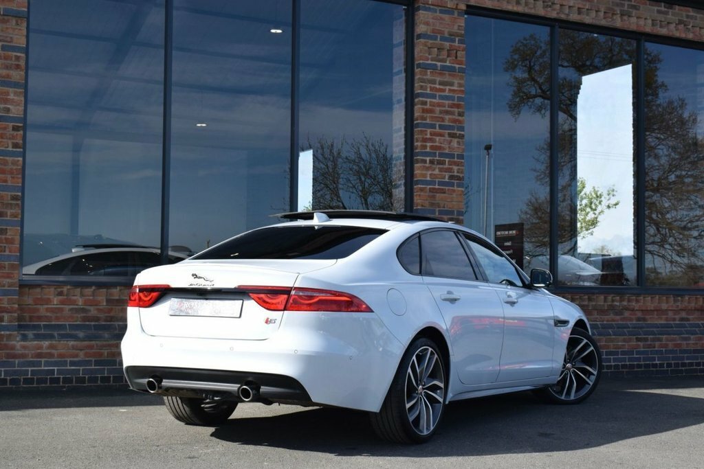 Jaguar XF 3L S White #2