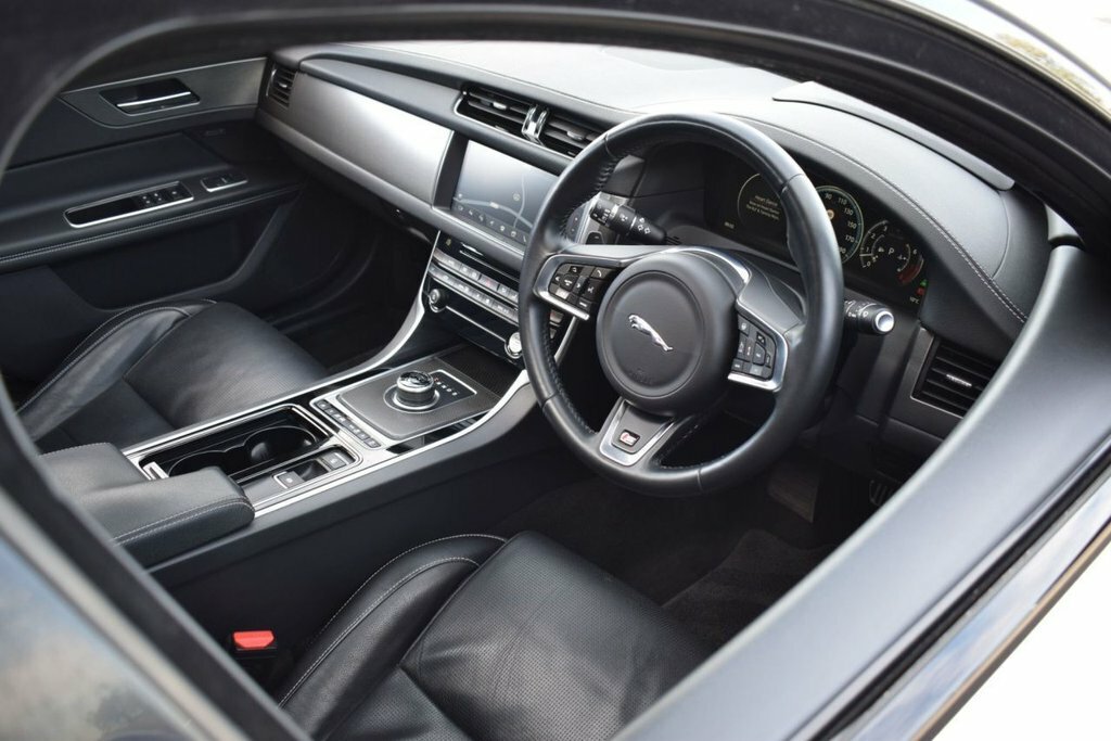 Jaguar XF 3L S White #3