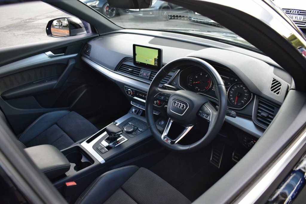 Audi Q5 2L S Line BV19UZO Black #3